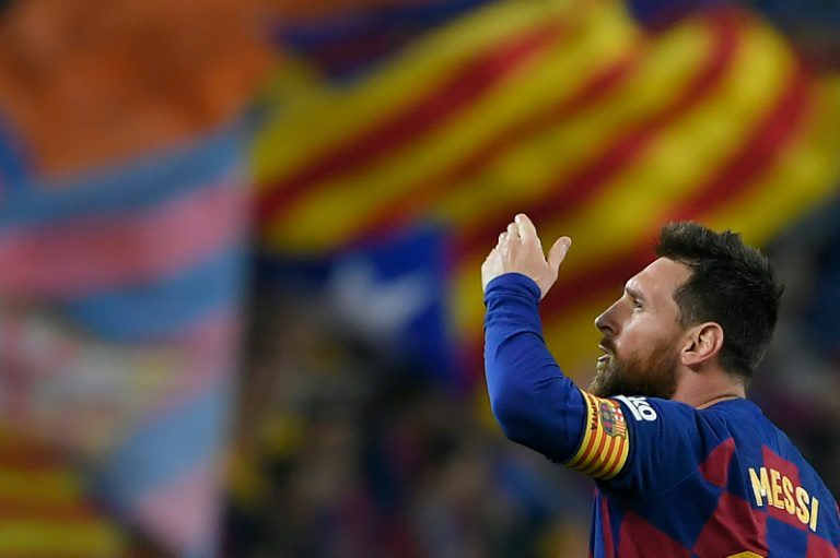قائد برشلونة الدولي الأرجنتيني ليونيل ميسي يحتفل بهدفه الأول في مرمى بلد الوليد