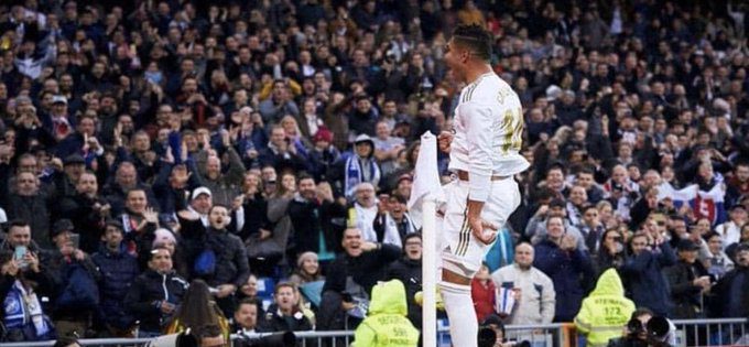 كاسميرو يحتفل باحرازه هدفاً للريال