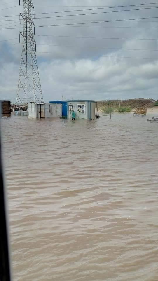 بالصور ... السيول والأمطار تغمر جزء من الطريق القومي "الخرطوم ودمدني" بمحلية الكاملين .