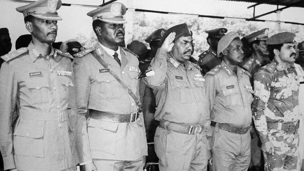 عمر البشير ورفاقه في الانقلاب على الديمقراطية