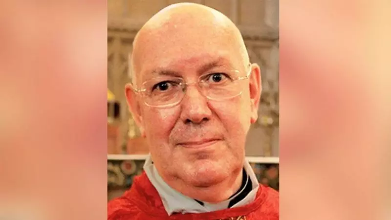 ذكر تقرير الطبيبة الشرعية أن الأب غريفين حاول الانتحار في السابق بعد أن اكتشف إصابته بفيروس نقص المناعة المكتسبة FRIENDS ORDINARIATE OF OUR LADY OF WALSINGHAM
