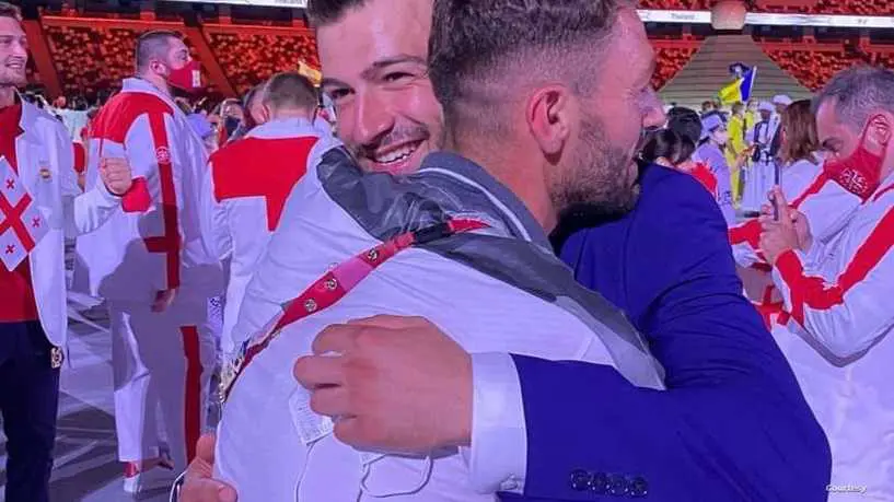 محمد وعلاء.. عناق في الملعب الأولمبي | Source: Twitter