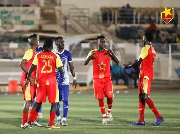 جانب من مباراة المريخ والشرطة القضارف