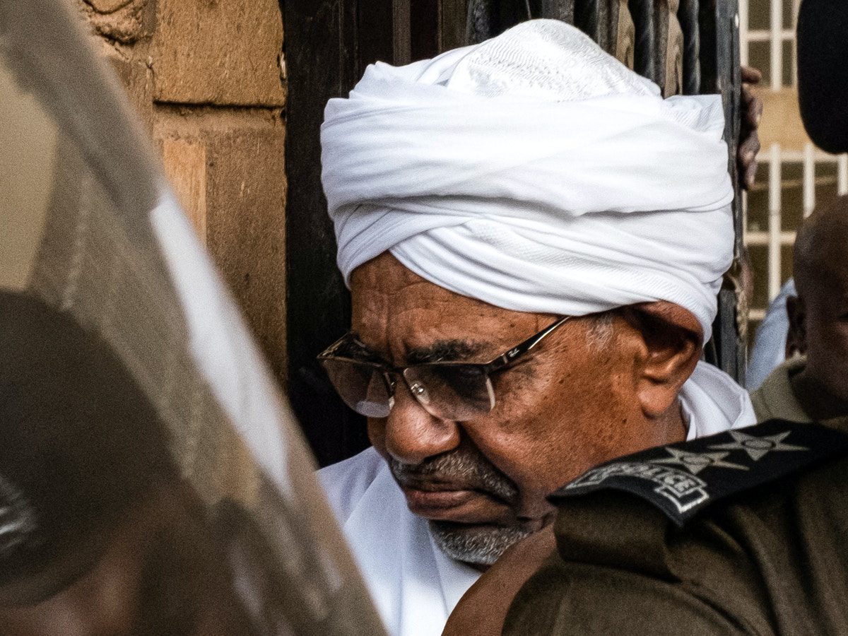 المخلوع عمر البشير ارتكب جرائم حرب وجرائم ضد الانسانية في دارفور