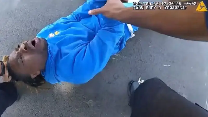 أنزلت الشرطة الرجل المشلول من سيارته DAYTON POLICE DEPARTMENT