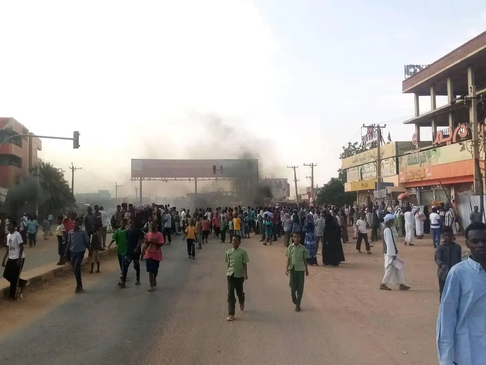 جماهير الشعب السودان تثور على الإنقلابيين