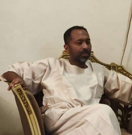 خالد عمر بعد اطلاق سراحه
