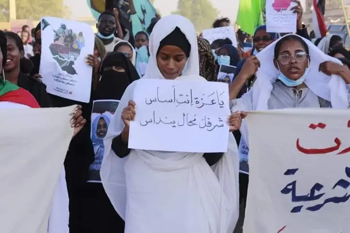 لجان مقاومة الكلاكلة وجنوب الخرطوم تنظم موكب شهيدات الثورة