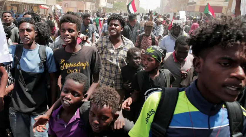 جانب من الاحتجاجات المتواصلة في السودان التي تقودها «لجان المقاومة الشعبية» (أ.ب)