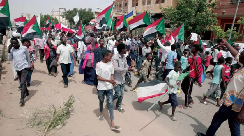 جانب من مظاهرة مطالبة بالحكم المدني في الخرطوم (أ.ب)