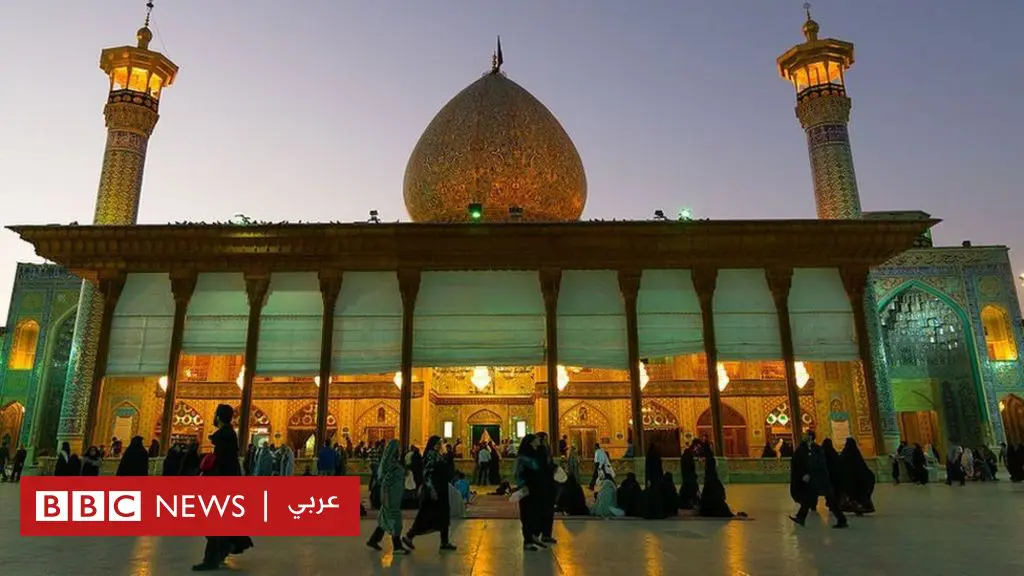 إيران:-“تنظيم-الدولة”-يتبنى-الهجوم-على-ضريح-في-شيراز-ورئيسي-يتوعّد-“بردّ-قاس”