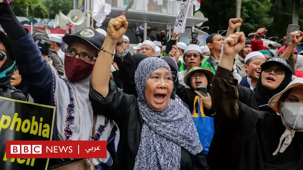إحراق-علم-السويد-في-إندونيسيا-احتجاجا-على-حرق-نسخة-من-القرآن