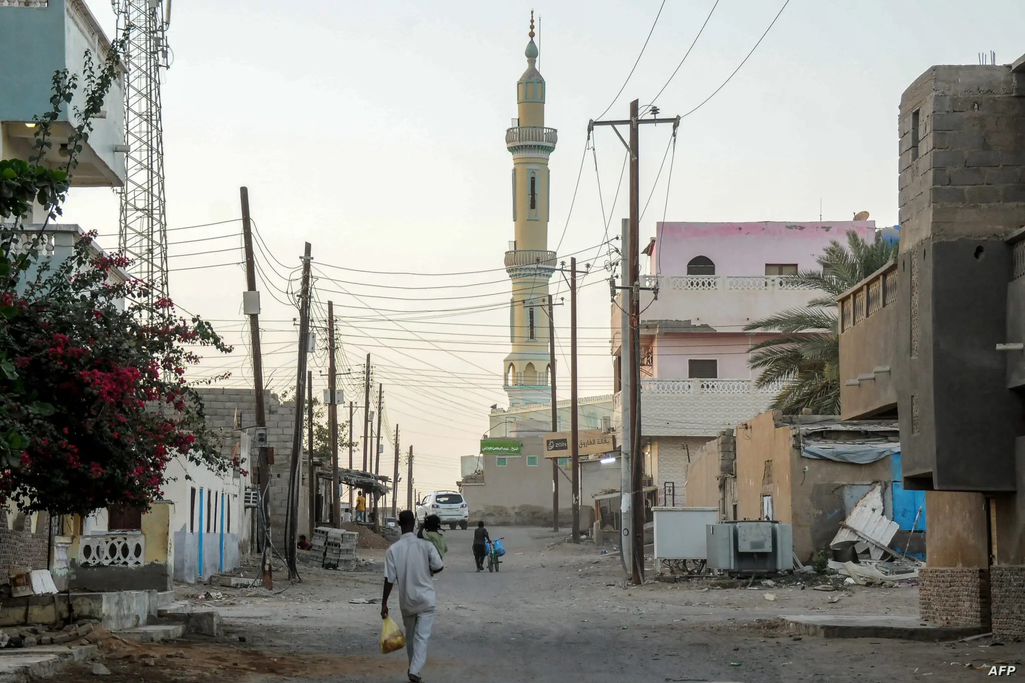 تخيم على السودان أجواء من الخوف والتوتر بسبب نقص الاحتياجات الأساسية وتدهور الوضع الامني في البلاد