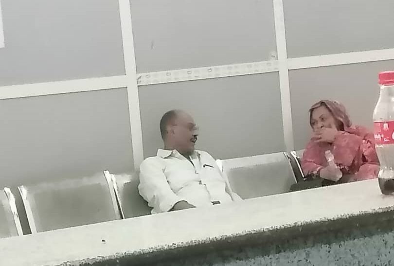 مبارك الفاضل في معبر ارقين ذاهب الي مصر