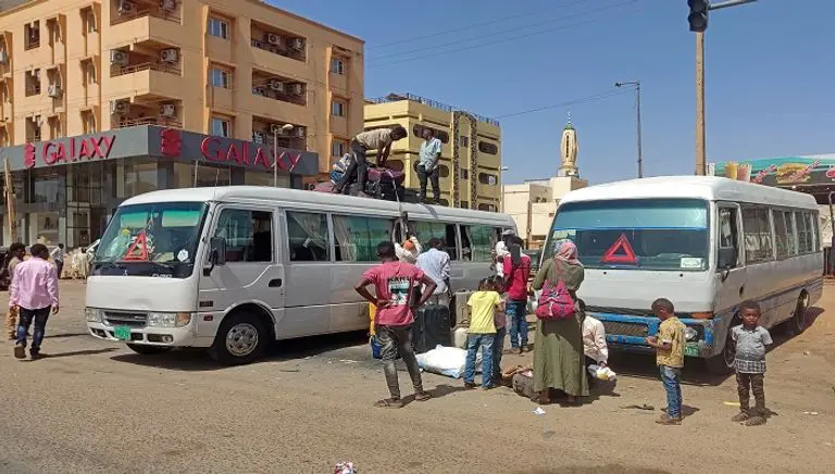 وحسب النقابة، فإن 17 مستشفى تم قصفها، و21 مستشفى تعرضت للإخلاء القسري منذ بداية الحرب، كما تعرضت 9 سيارات إسعاف للاعتداء، فيما لم يسمح لغيرها بالمرور لنقل المرضى وإيصال الأدوية."