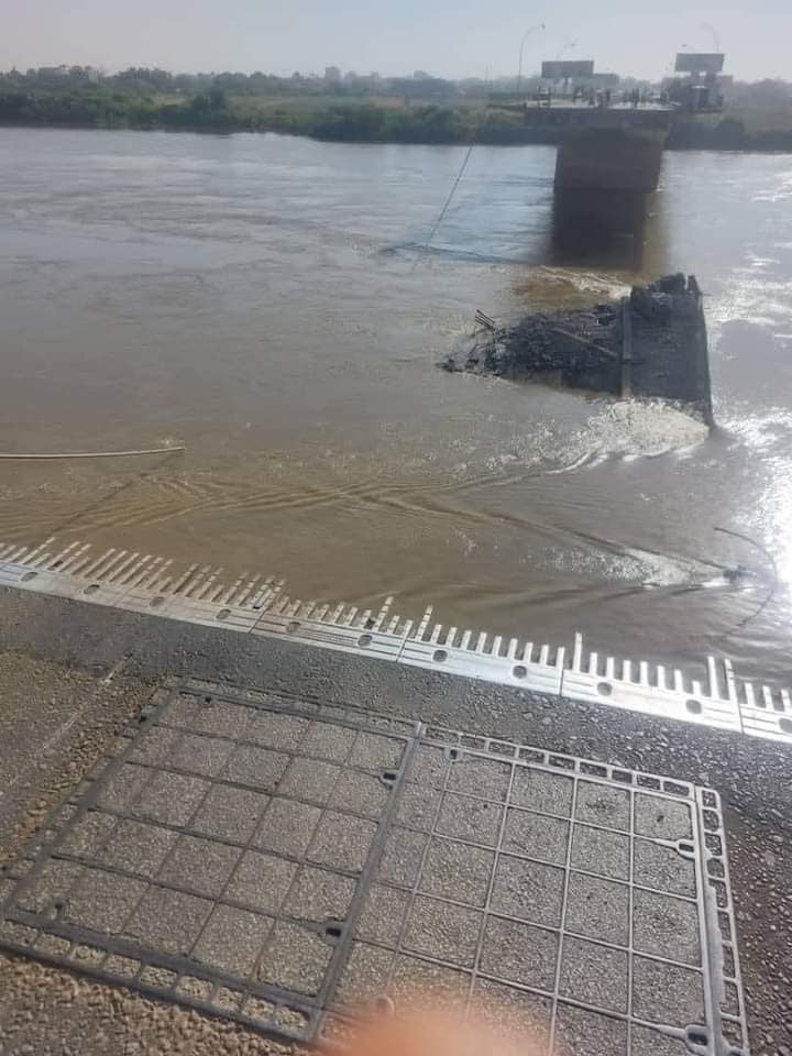 كبري شمبات بعد قصفه