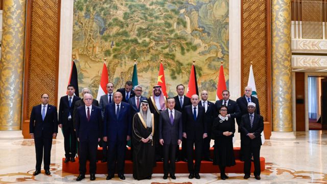وزير الخارجية وانغ مع وفد من الدبلوماسيين من دول عربية وإسلامية (20 نوفمبر/ تشرين الثاني)