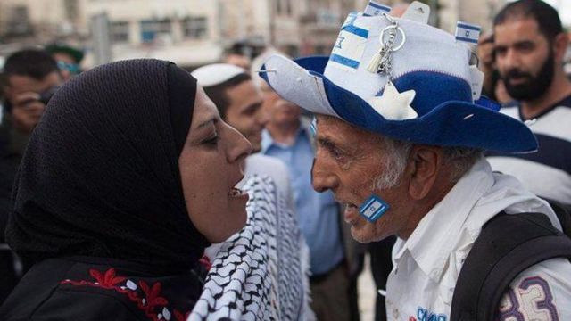 فلسطينيون وإسرائيليون