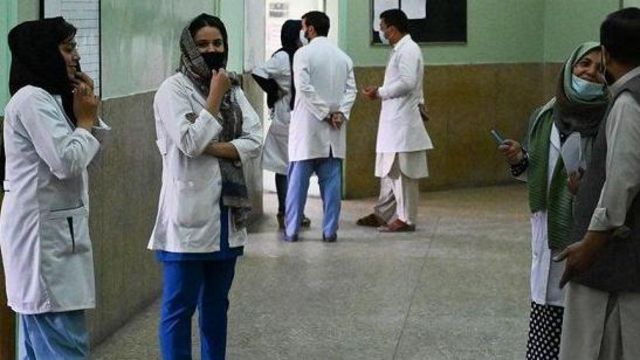 غادر عدد كبير من الأطباء البلاد بعد سيطرة طالبان