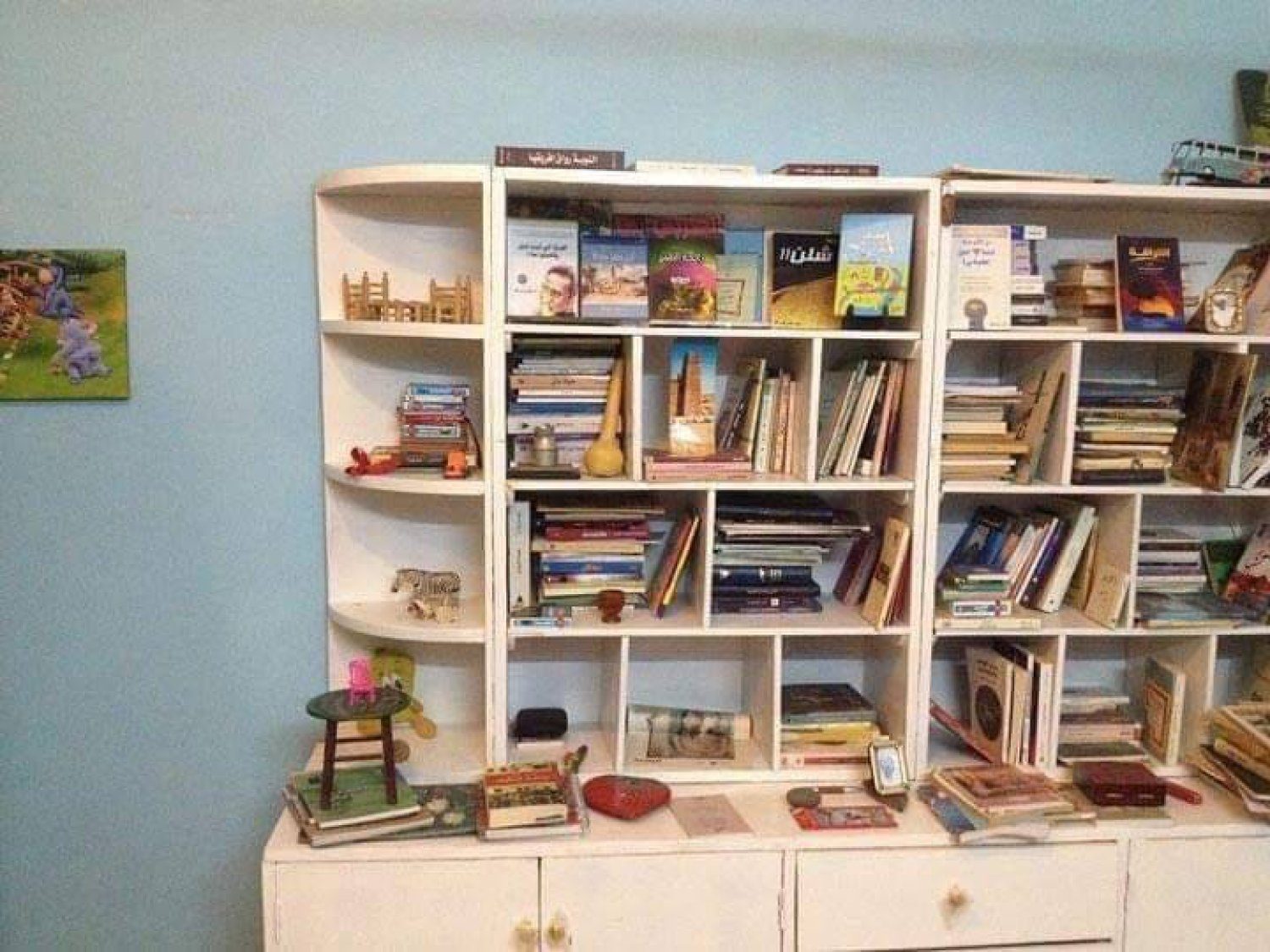 مبدعون غادروا فجأة منازلهم وتركوها مشرَّعة على النهب (الروائي عبد الغني كرم الله)