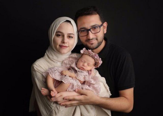 أحمد جان وزوجته وابنته