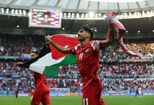 المهاجم الأردني يزن النعيمات خلال كأس آسيا