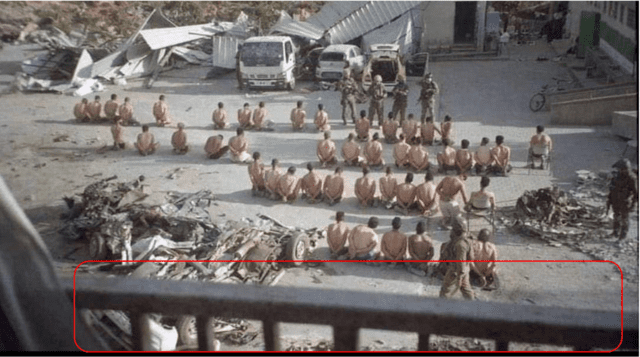 صور قيل أنها لأسرى فلسطينيين في ساحة مجمع الشفاء الطبي