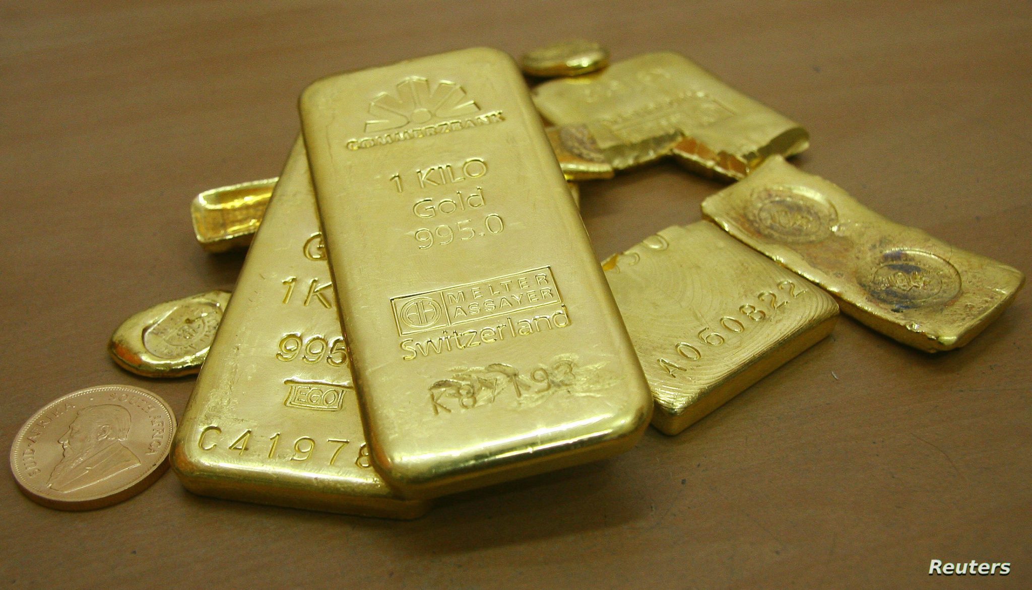 بعد-هجوم-إيران.-الذهب-يستقر-قرب-“أعلى-مستوى-على-الإطلاق”