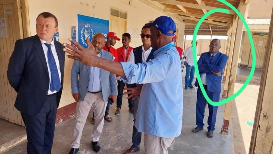 ممثل وزارة الخارجية يرفض التصريح لوسائل الإعلام إلا بعد مغادرة كاميرا قناة العربية