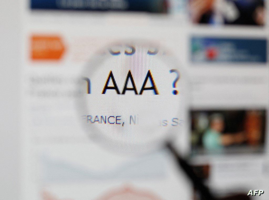 موقع إخباري يحتوي على ثلاثة أحرف "AAA"، رموز التصنيف السيادي.