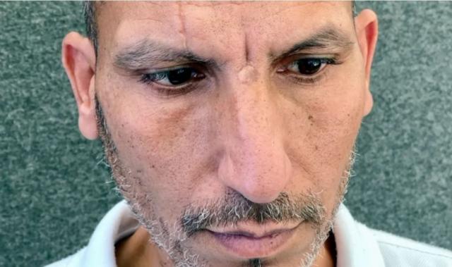 صورة لسفيان أبو صلاح الذي تحدث عن تعرضه للضرب المبرح أثناء احتجازه في إسرائيل، وحرمانه من العلاج لجرح طفيف في قدمه