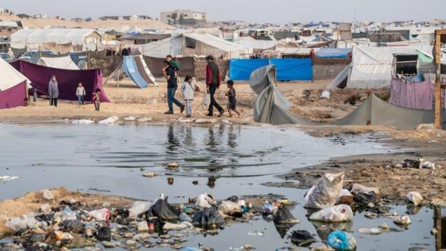 تراكم مياه الصرف الصحي في رفح