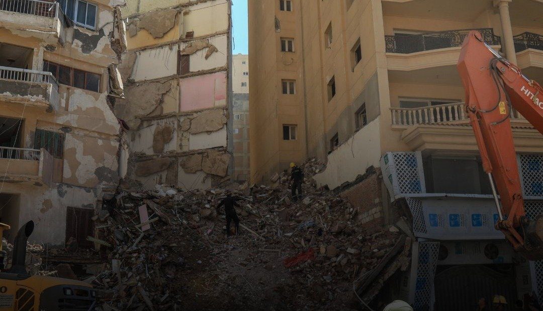 انهيار-عقار-من-4-طوابق-في-القاهرة.-والبحث-جار-عن-ضحايا