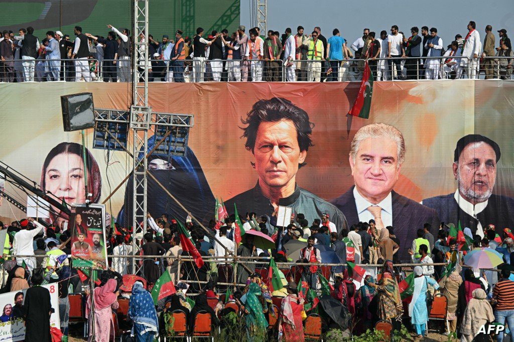 آلاف-من-أنصار-عمران-خان-يتظاهرون-في-إسلام-أباد