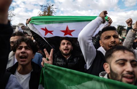 المعارضة-السورية-تعلن-سقوط-حكم-الأسد،-ومصادر-تقول-إنه-توجه-إلى-مكان-“غير-معروف”