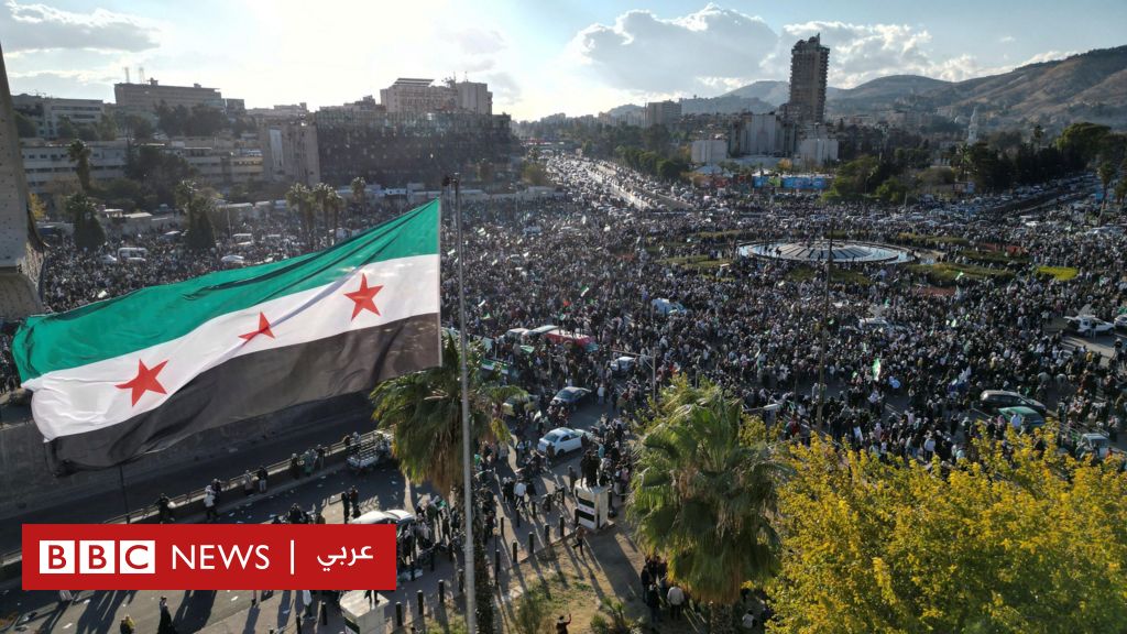 آلاف-السوريين-يحتفلون-بـ-“جمعة-النصر”،-وتحركات-سياسية-على-الصعيد-الدولي