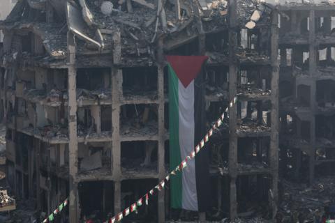 إخراج-إحدى-الرهائن-من-ركام-جباليا،-وحماس-والجهاد-تتجهزان-لتسليم-رهائن-من-أمام-منزل-السنوار