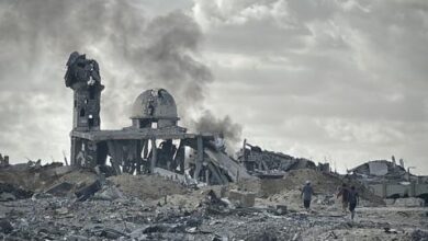 أهالي-غزة-يتوجهون-نحو-بيوتهم-المدمرة-بمشاعر-“الأمل-والحزن”،-وعناصر-حماس-ينتشرون-في-المناطق-التي-انسحب-منها-الجيش-الإسرائيلي