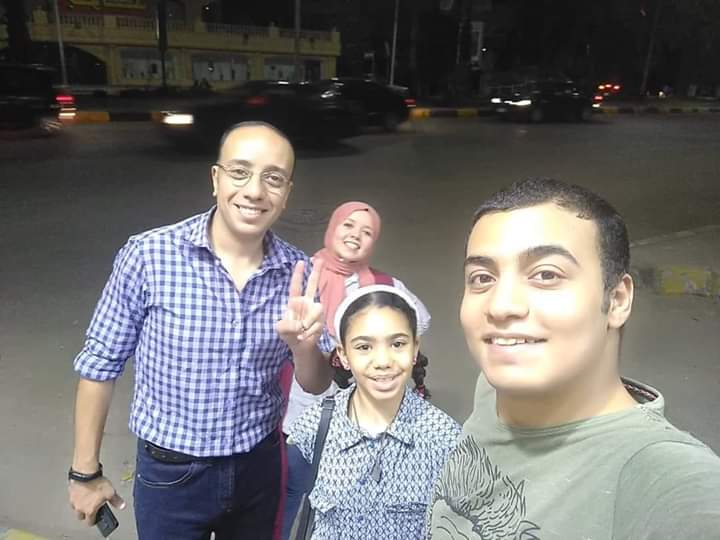 المواطن المصري احمد الجيزاوي وأسرته