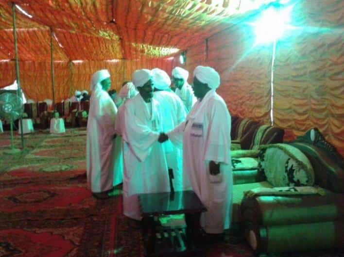 النائب الثاني للرئيس البشير، حسبو محمد عبد الرحمن، ينصب صيواناً لأستقبال جحافل المهنئين بالمنصب الجديد..