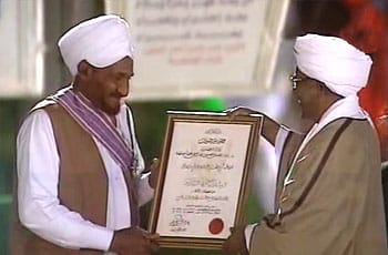 تكريم عمر البشير للصادق المهدي