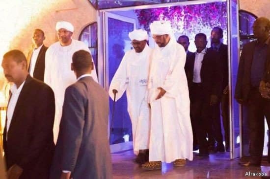 عبدالله يستقبل شقيقه عمر البشير
