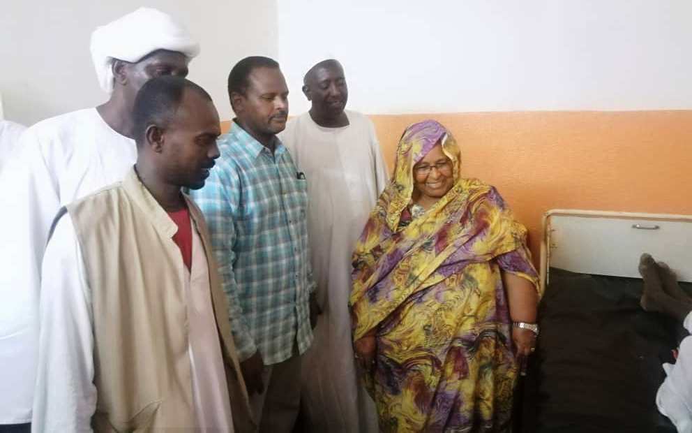 الدكتورة أمنه ضرار تعزي أسر ضحايا بورتسودان وتواسي الجرحي من الطرفين