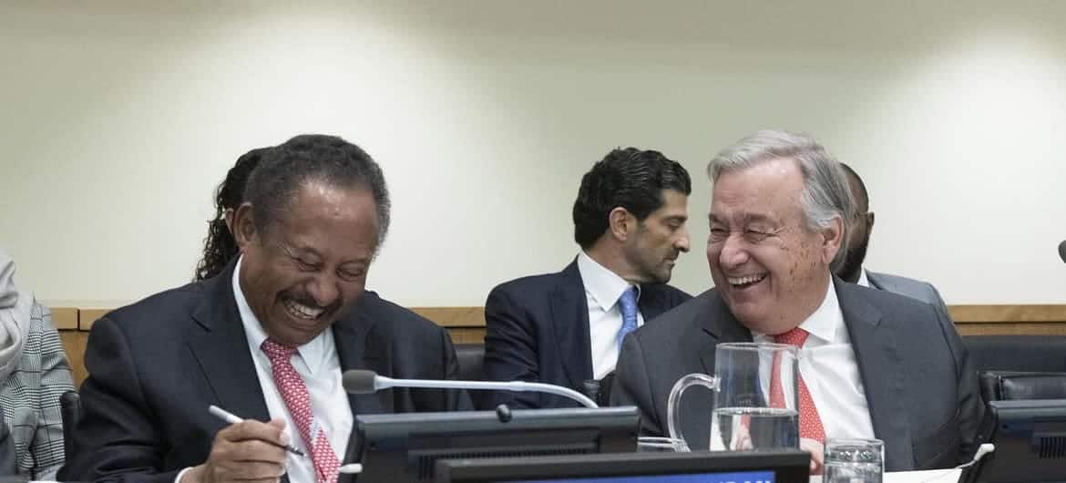 الأمين العام أنطونيو غوتيريس إلى جانب رئيس وزراء السودان الدكتور عبد الله حمدوك