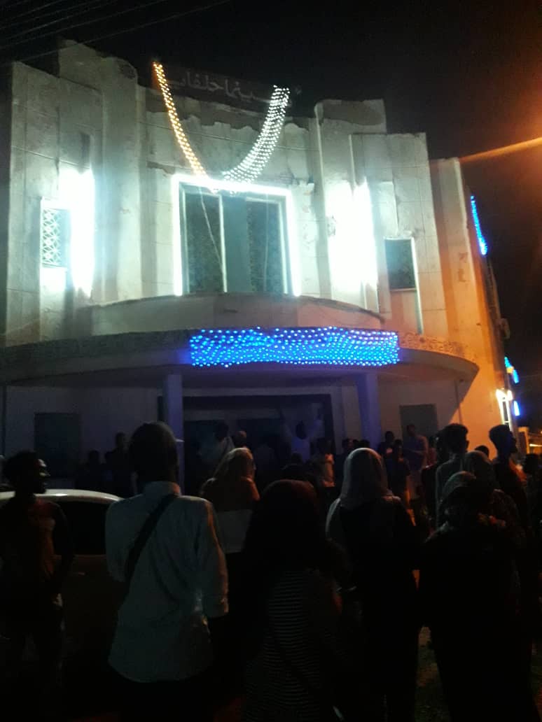 بمناسبة اليوم العالمي للسلام الجماهير تحيي سينما حلفايا