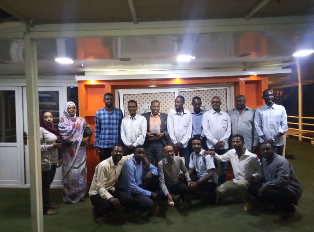 شبكة الصحفيين السودانيين تكرم الاستاذ عبدالرحمن الأمين