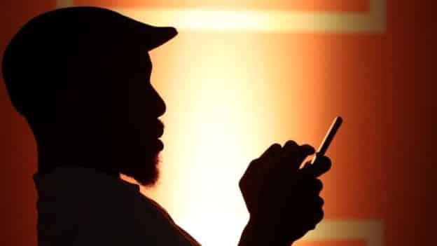 تتوقف الحياة مع انقطاع الإنترنت - رويترز