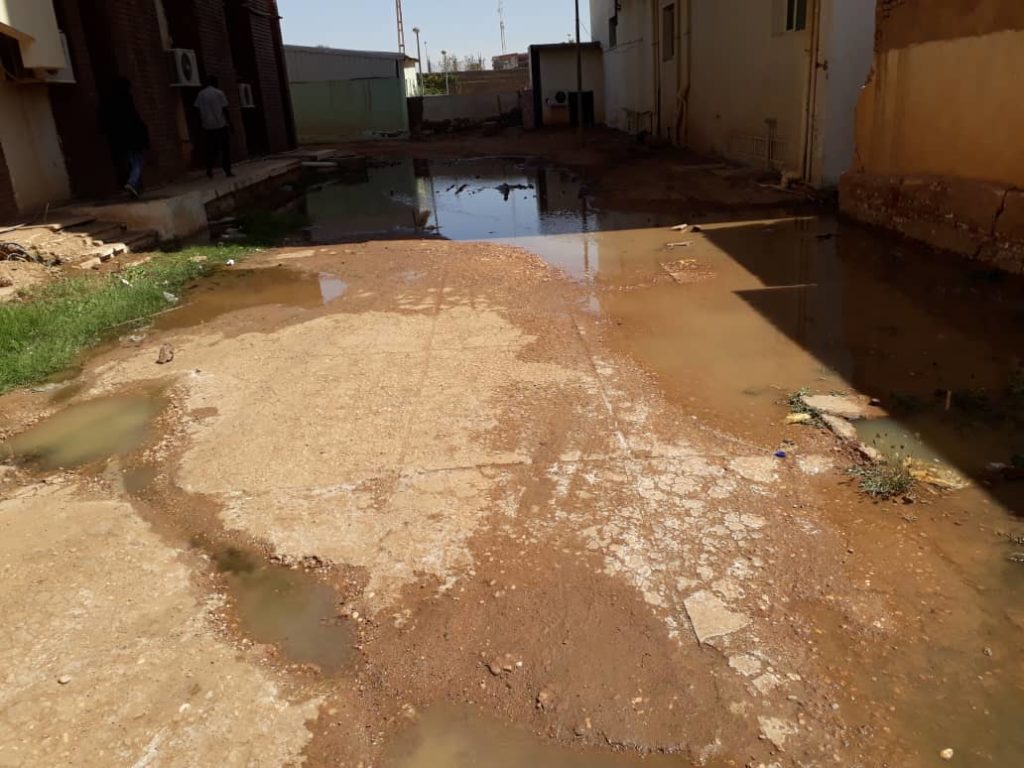 صور صادمة لصرف صحي مستشفي بحري التعليمي