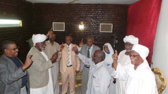 الكيزان يحتفون بمحمد حاتم سليمان بعد تبرئته من قضية فساد بالتلفزيون