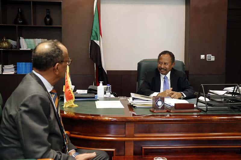 د. عبدالله حمدوك، والأستاذ محمد عبدالحميد مدير وكالة السودان للانباء